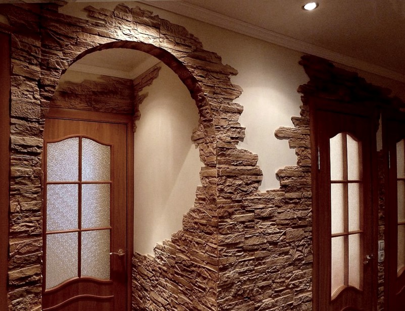 Как украсить дверь декоративными камнями