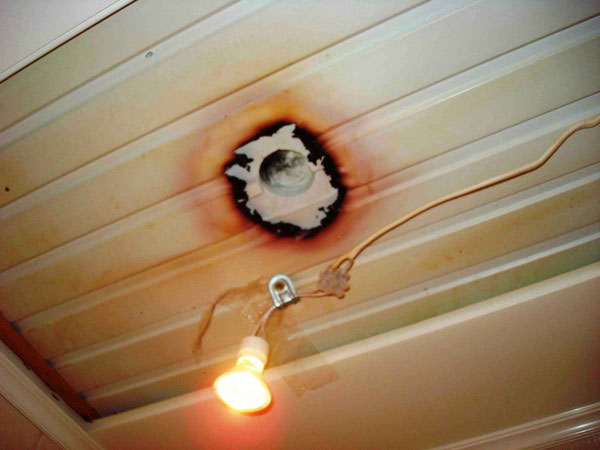 последствия нагрева светодиодной лампы на потолке