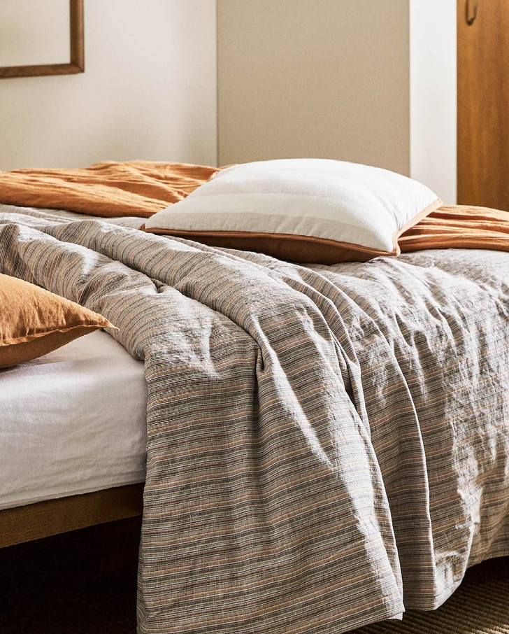 Спальня по фен-шуй: правильно расположите кровать относительно окон, дверей и сторон света