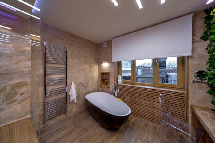 радиаторы в ванной скрыты деревянным коробом