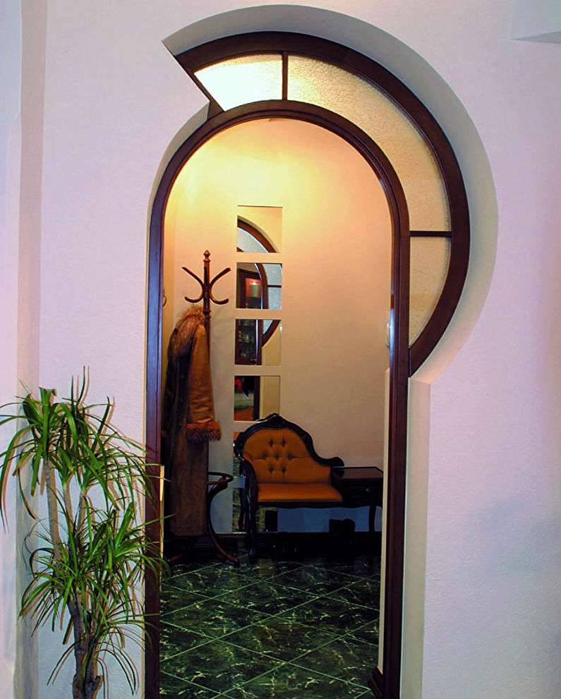 Фигурная арка из гипсокартона в прихожей и коридоре — дизайн