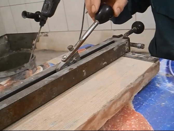 Плиткорез своими руками: самодельная ручная циркулярка, как сделать из электрической болгарки с водяным охлаждением