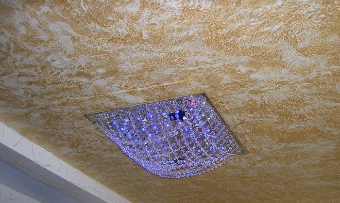 Потолок с венецианской штукатуркой