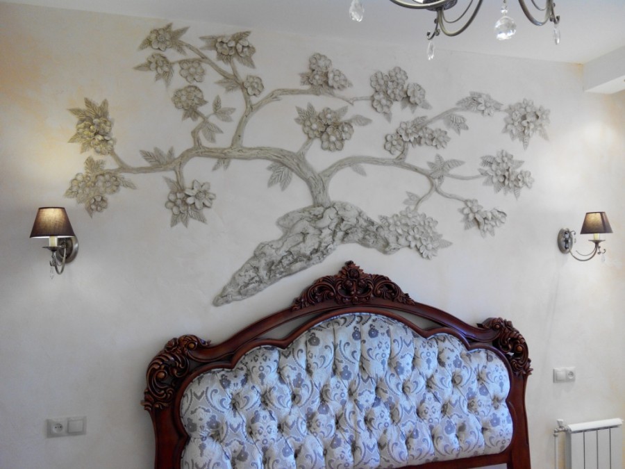 Барельефные изображения в интерьере (117 фото): разновидности декора, способы создания лепнины на стене квартиры своими руками
