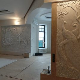 Барельефные изображения в интерьере (117 фото): разновидности декора, способы создания лепнины на стене квартиры своими руками
