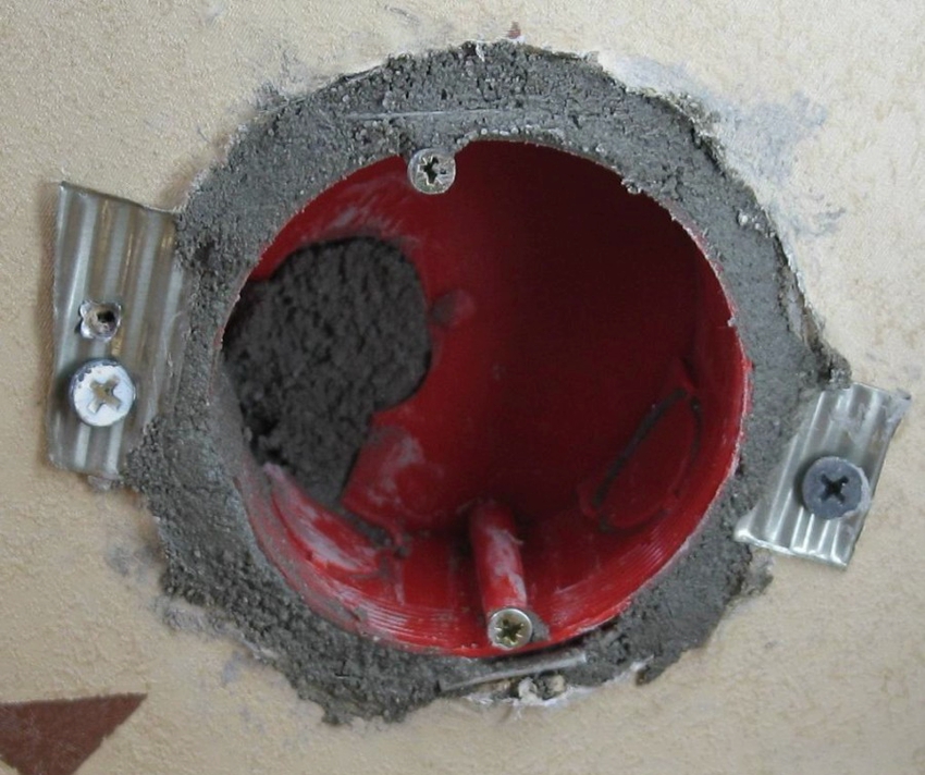 Диаметр чашек для стен из гипсокартона может варьироваться в пределах 60-75 мм