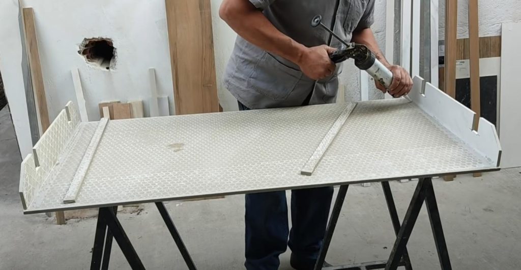 7 интересных идей, как сделать плиткорез своими руками