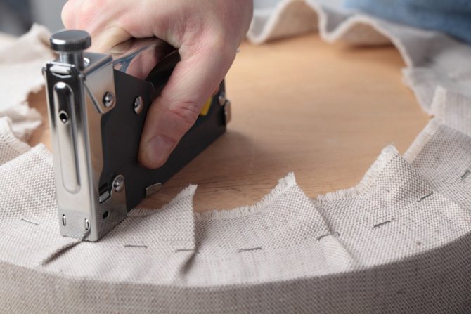 Мебельный степлер: какой лучше, отзывы, как выбрать для домашнего использования